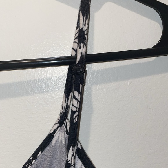 Forever 21 Black and White Sunflower Crop Tank Top with Tie Front - Picture 5 of 5